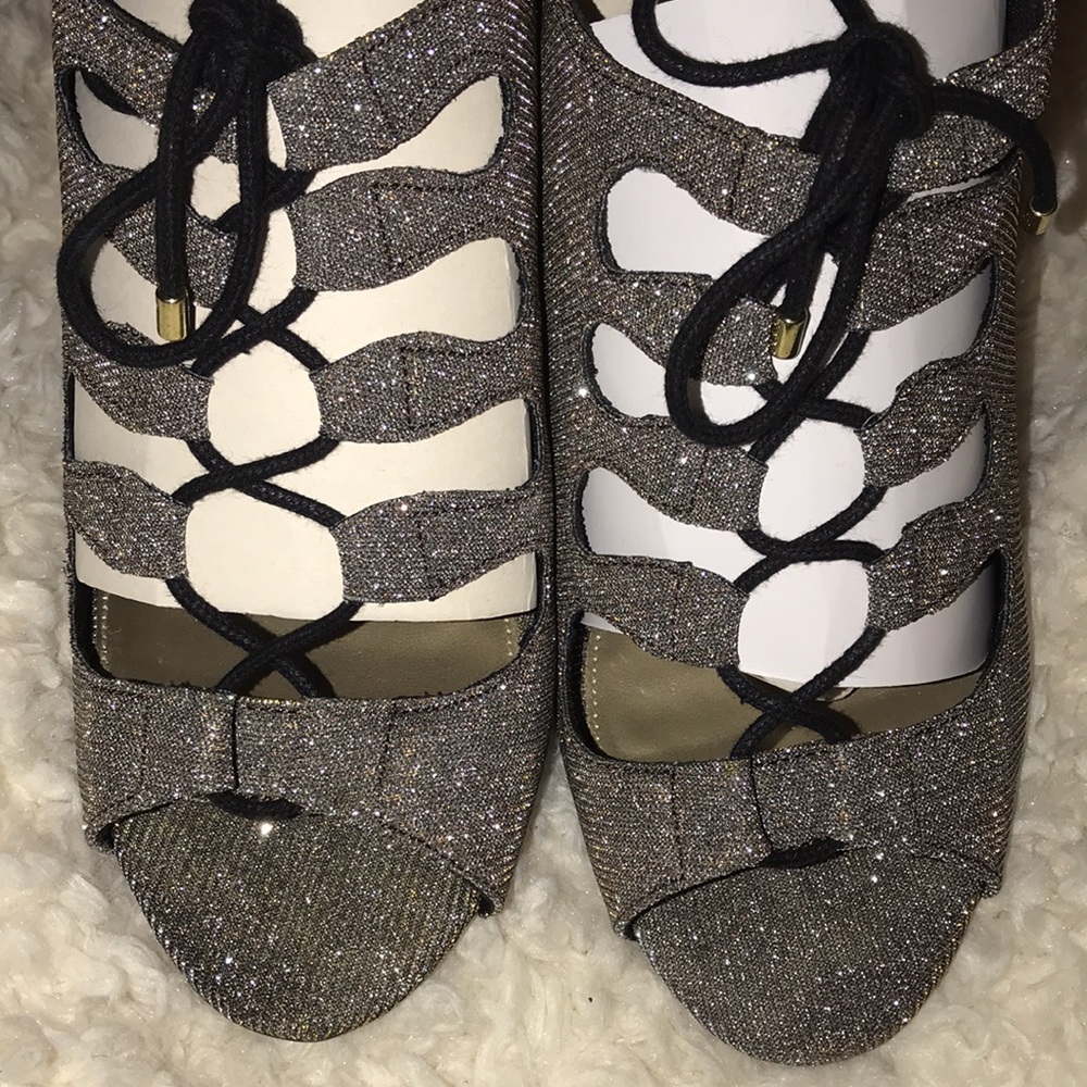 Shoes - Picture 2 of 7
